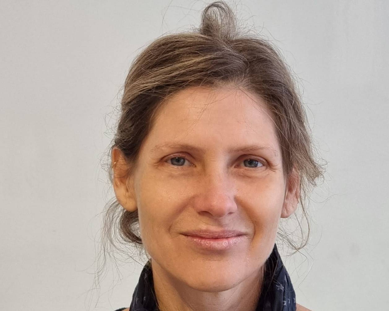 שירלי וייסר, 46